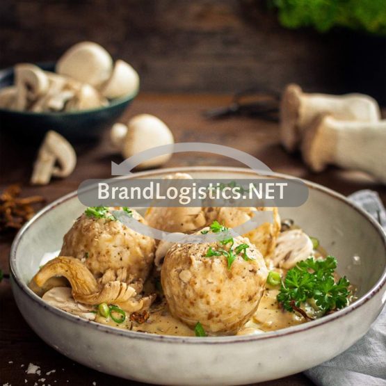 Brezenknödel mit Pilzrahmsoße