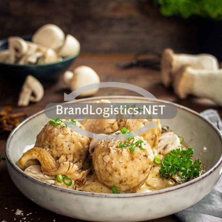 Brezenknödel mit Pilzrahmsoße